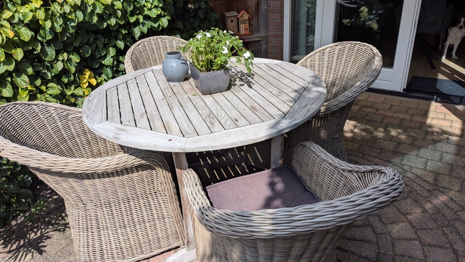 4 tuinstoelen  en  tafel, Ophalen, 4 zitplaatsen, Kunststof, Gebruikt