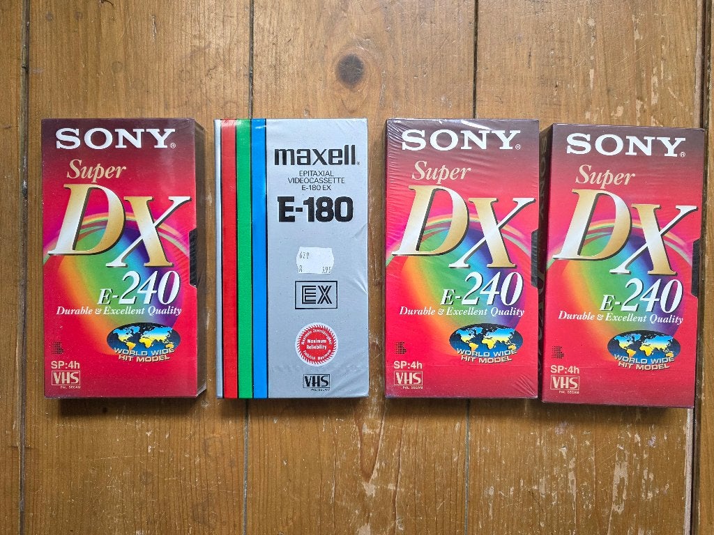 4 nieuwe lege VHS Banden Sony DX E-240 en Maxell E-180 EX, Alle leeftijden, Overige genres, Ophalen of Verzenden, Nieuw in verpakking