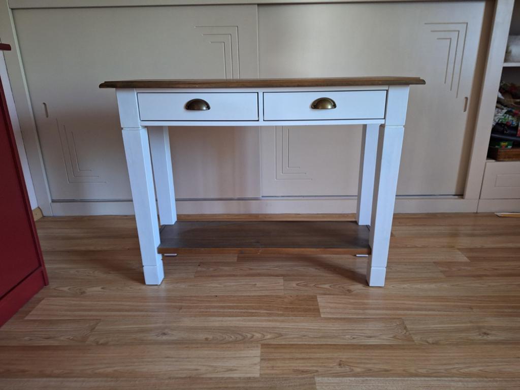 Jysk sidetable wit met bruine plankjes en 2 lades, Ophalen, Landelijk modern, 100 tot 150 cm, Zo goed als nieuw
