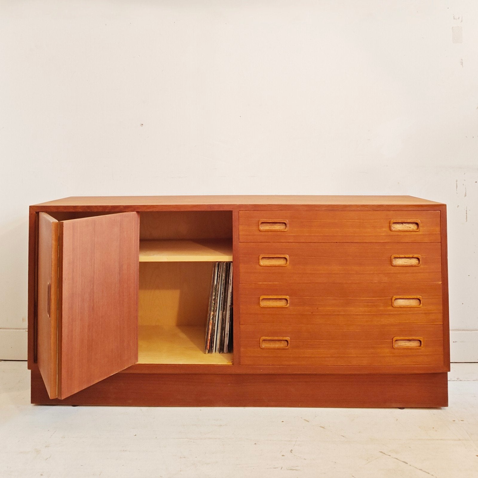 Deense teak kast / sideboard – Poul Hundevad – jaren '60 DV, Ophalen, Gebruikt, 100 tot 150 cm, Teakhout