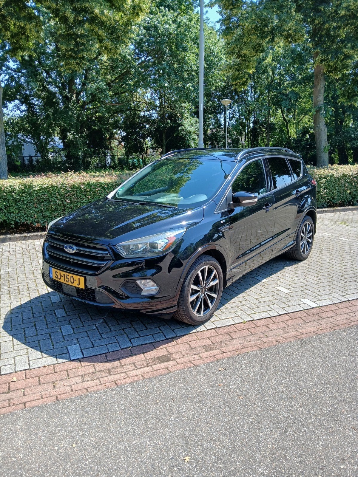 Ford Kuga 1.5 ST line Automaat 134KW 4WD 2017 Zwart, Auto's, Ford, 1498 cc, Zwart, 4 cilinders, 1850 kg