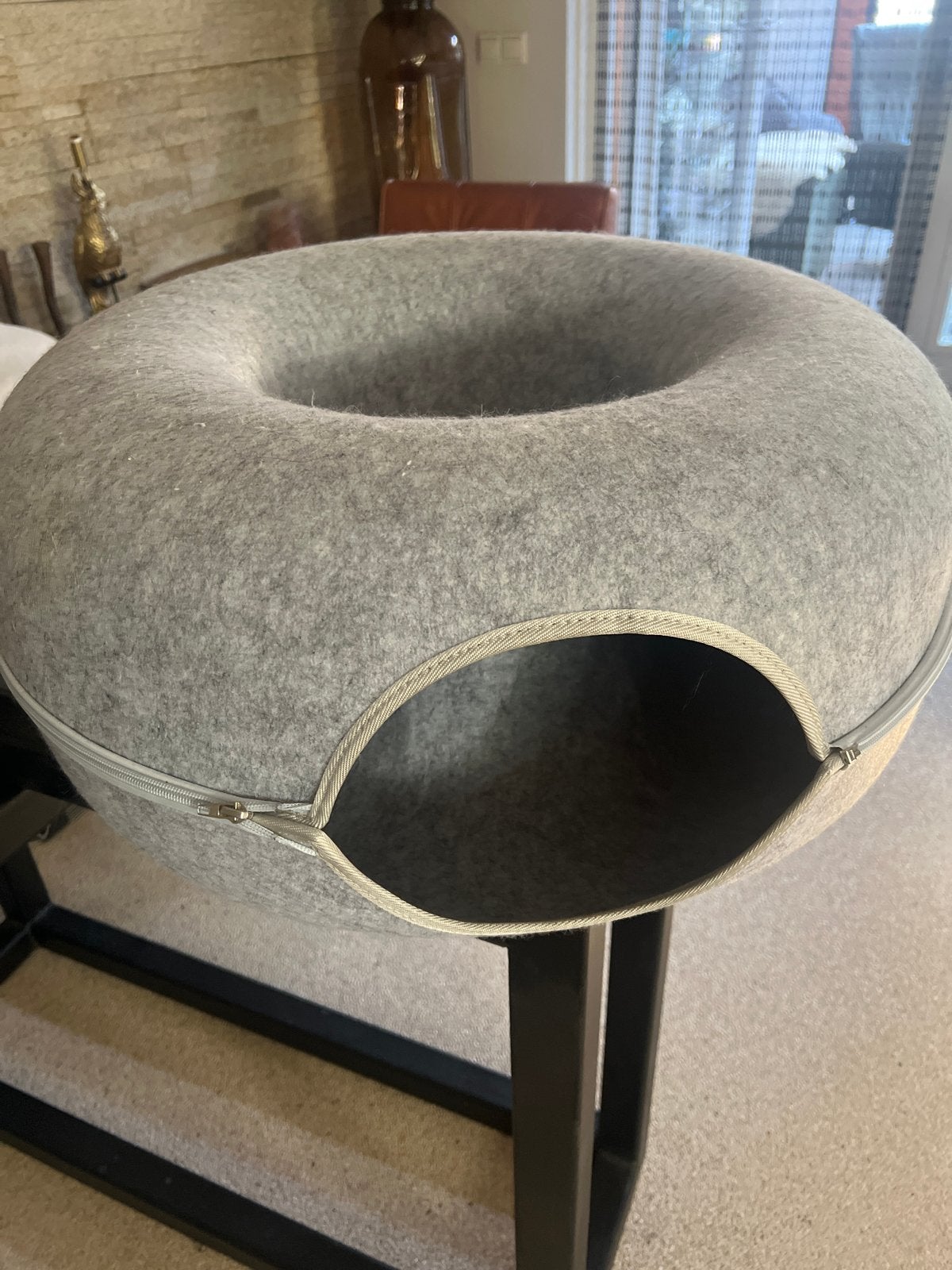 Katten mand tunnel donut, Ophalen