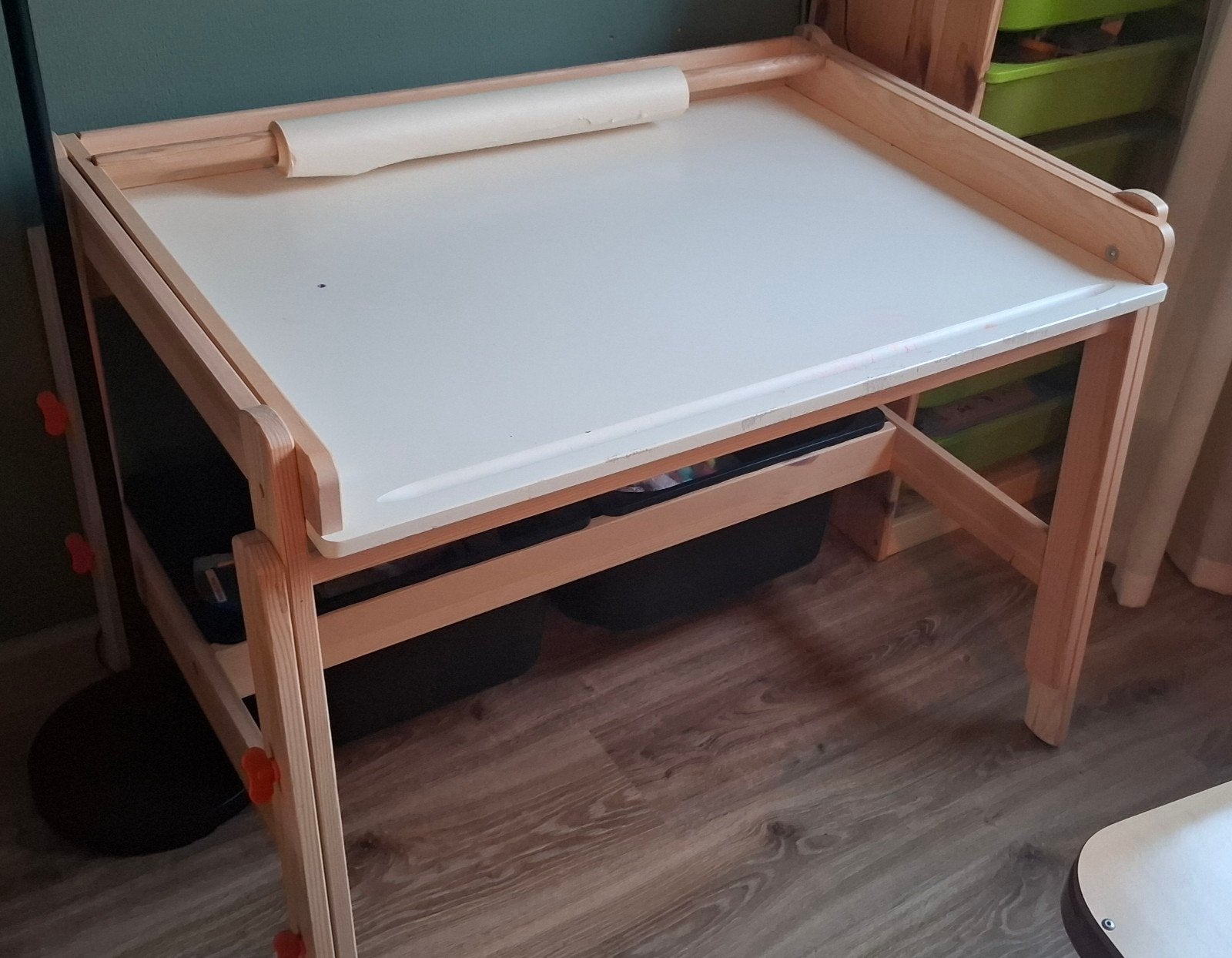 IKEA FLISAT Bureau €45,-, Kinderen en Baby's, Kinderkamer | Tafels en Stoelen, Ophalen, Tafel(s)
