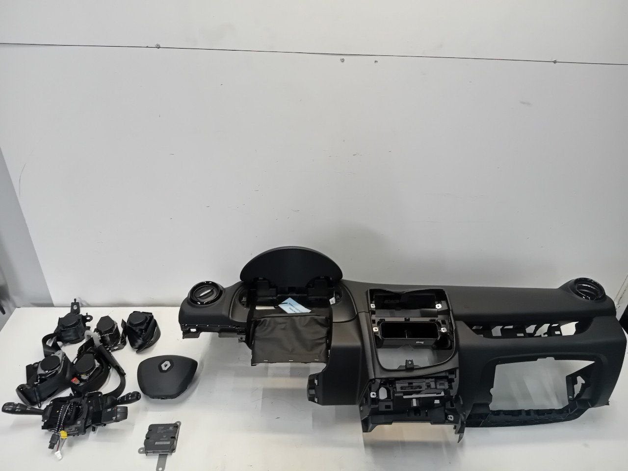 Airbag set Renault Clio, Onderdelen@venauto.nl, Van der Ven Autorecycling B.V., Gebruikt, Ettenseweg 76, 4706 PB Roosendaal, The Netherlands