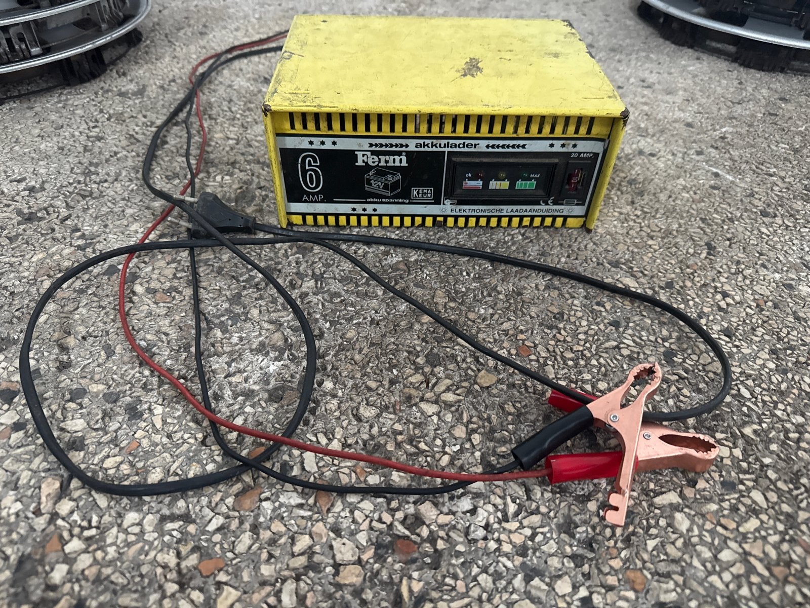 Ferm Acculader 12V 6 Ampere - Elektronische Lader, Gebruikt