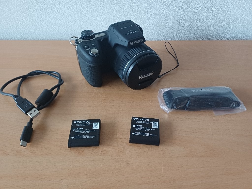 Kodak Pixpro AZ528 (2025), Ophalen, Ingebouwde flitser, Accu, Zo goed als nieuw