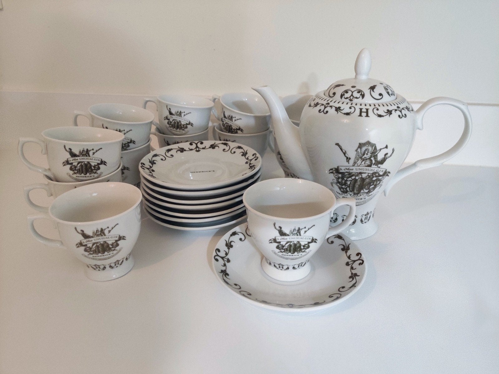 Originele Hendrick's Gin Theeset - Victoriaanse Stijl, Ophalen