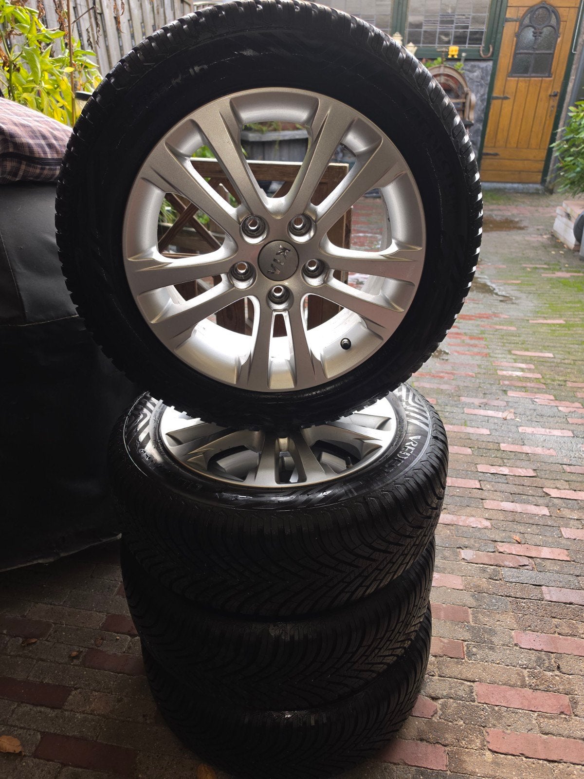 Kia 16 inch wielen met Nieuwe banden incl TPMS ventielen, Gebruikt, 16 inch, Banden en Velgen, All Season
