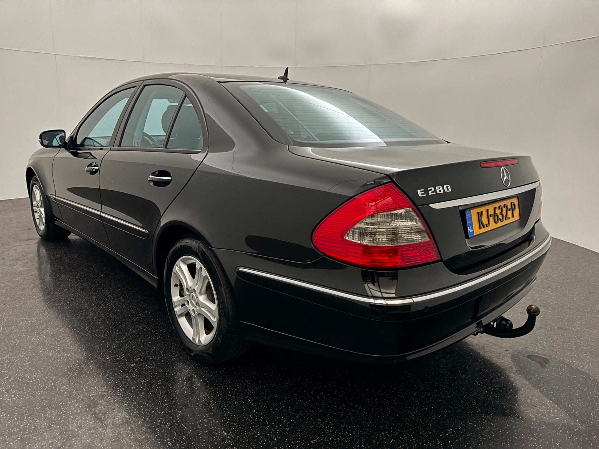 Mercedes-Benz E-klasse 280 Elegance, Auto's, Automaat, Achterwielaandrijving, Gebruikt, Zwart
