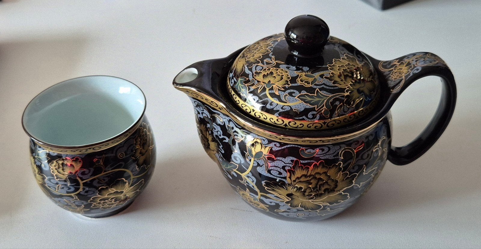 klein Chinees theepotje met bekertje, Ophalen of Verzenden, Porselein