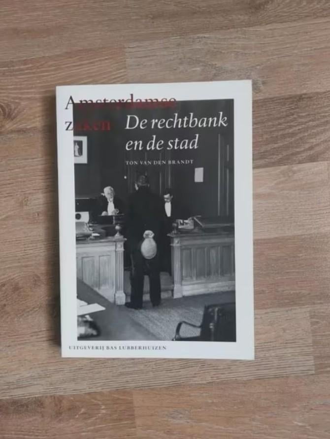 Amsterdamse zaken: De rechtbank en de stad, Overige, Ophalen of Verzenden, Zo goed als nieuw, Ton van den Brandt