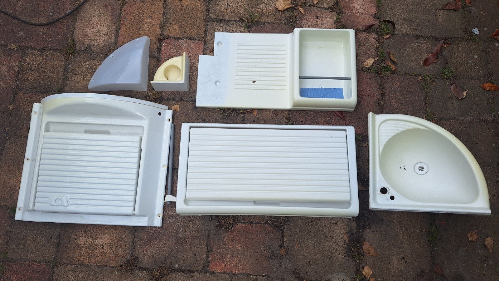 Diverse kastjes en onderdelen voor Adria caravan toilet, Caravans en Kamperen, Ophalen of Verzenden, Gebruikt