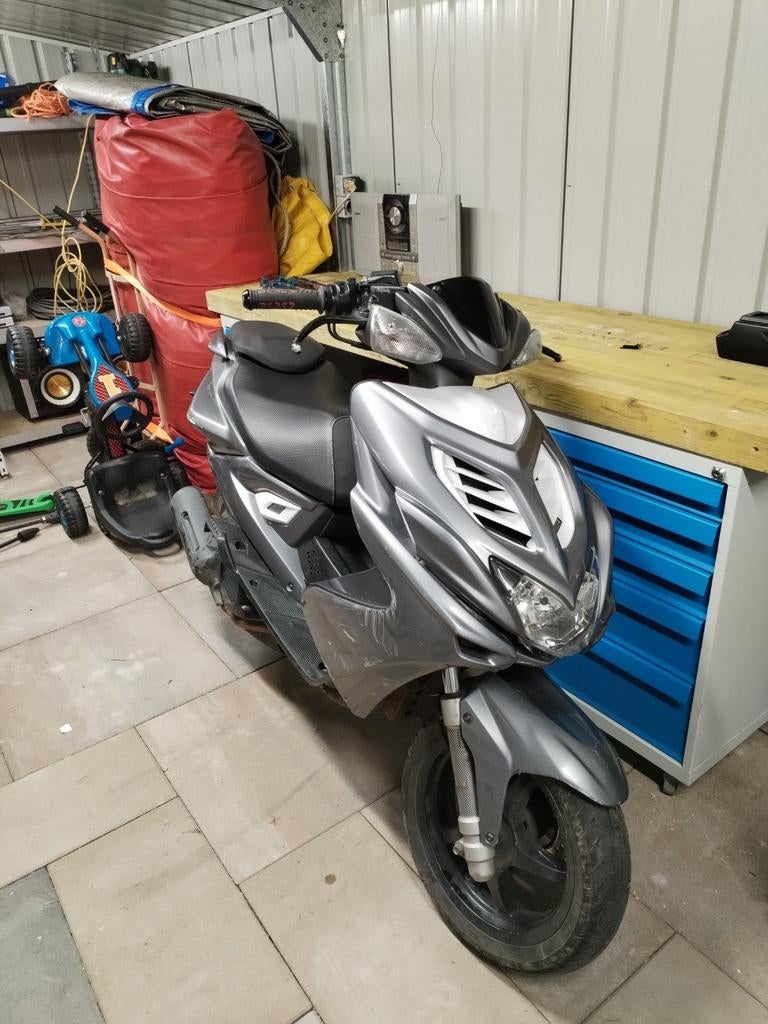 Gezocht onderkuip Aerox 4takt, Fietsen en Brommers, Scooters | Yamaha, Ophalen, Zo goed als nieuw, Benzine, Aerox