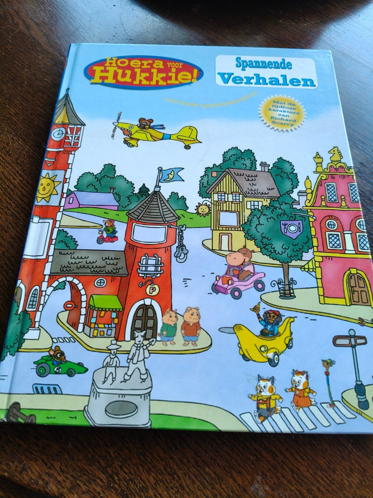 Hoera voor Hukkie! Spannende Verhalen - Richard Scarry, Ophalen of Verzenden, Zo goed als nieuw, Richard Scarry, Sprookjes