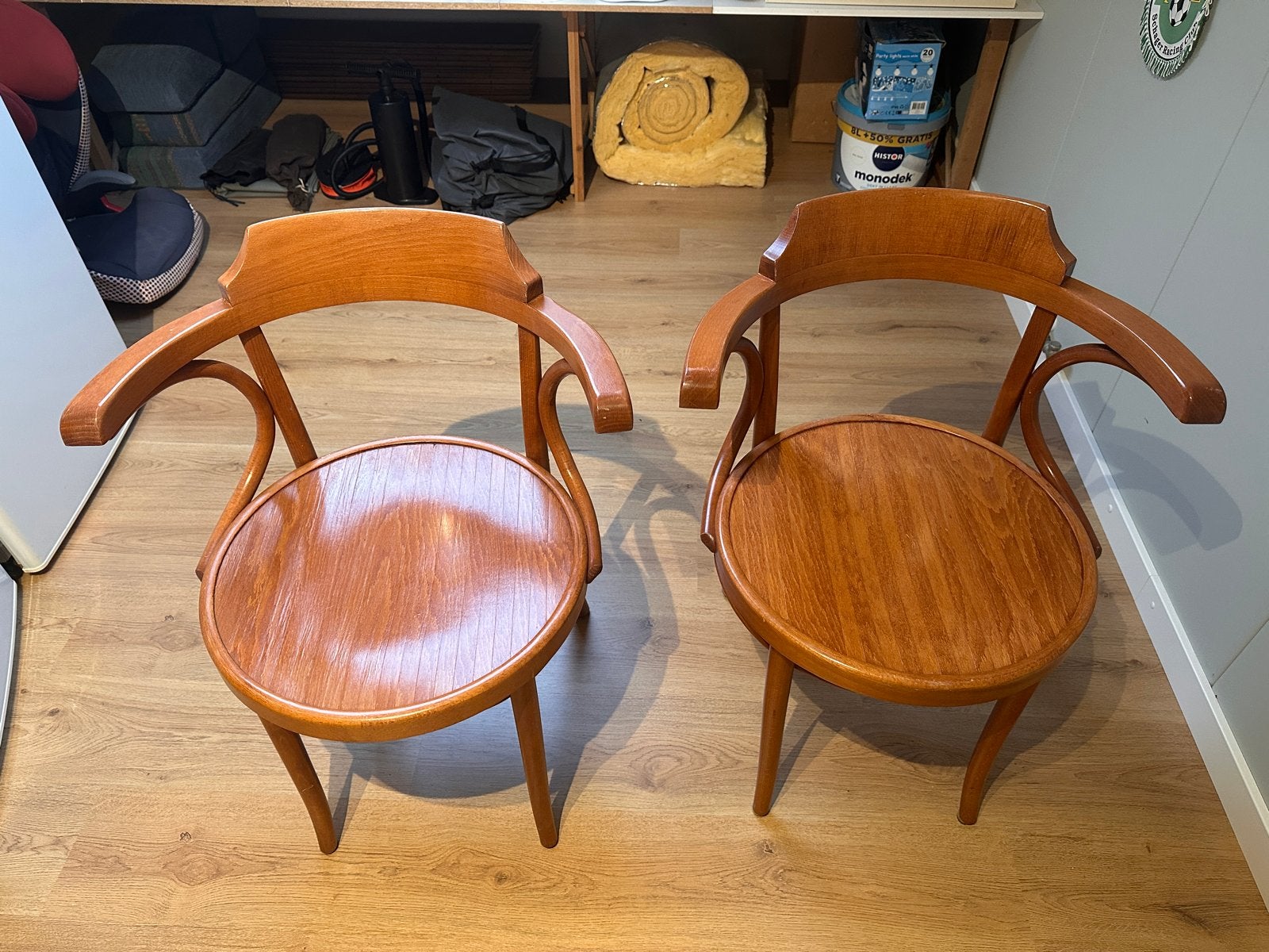Set van 2 houten caféstoelen van Hutten, Ophalen