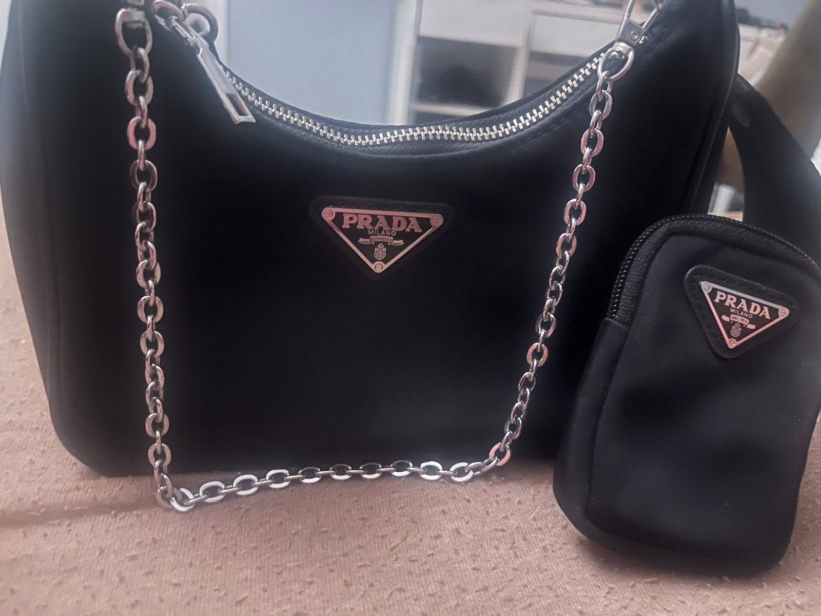 Prada Re-Edition 2005 Schoudertasje met Mini Pouch, Ophalen of Verzenden, Zo goed als nieuw, Zwart, Schoudertasje