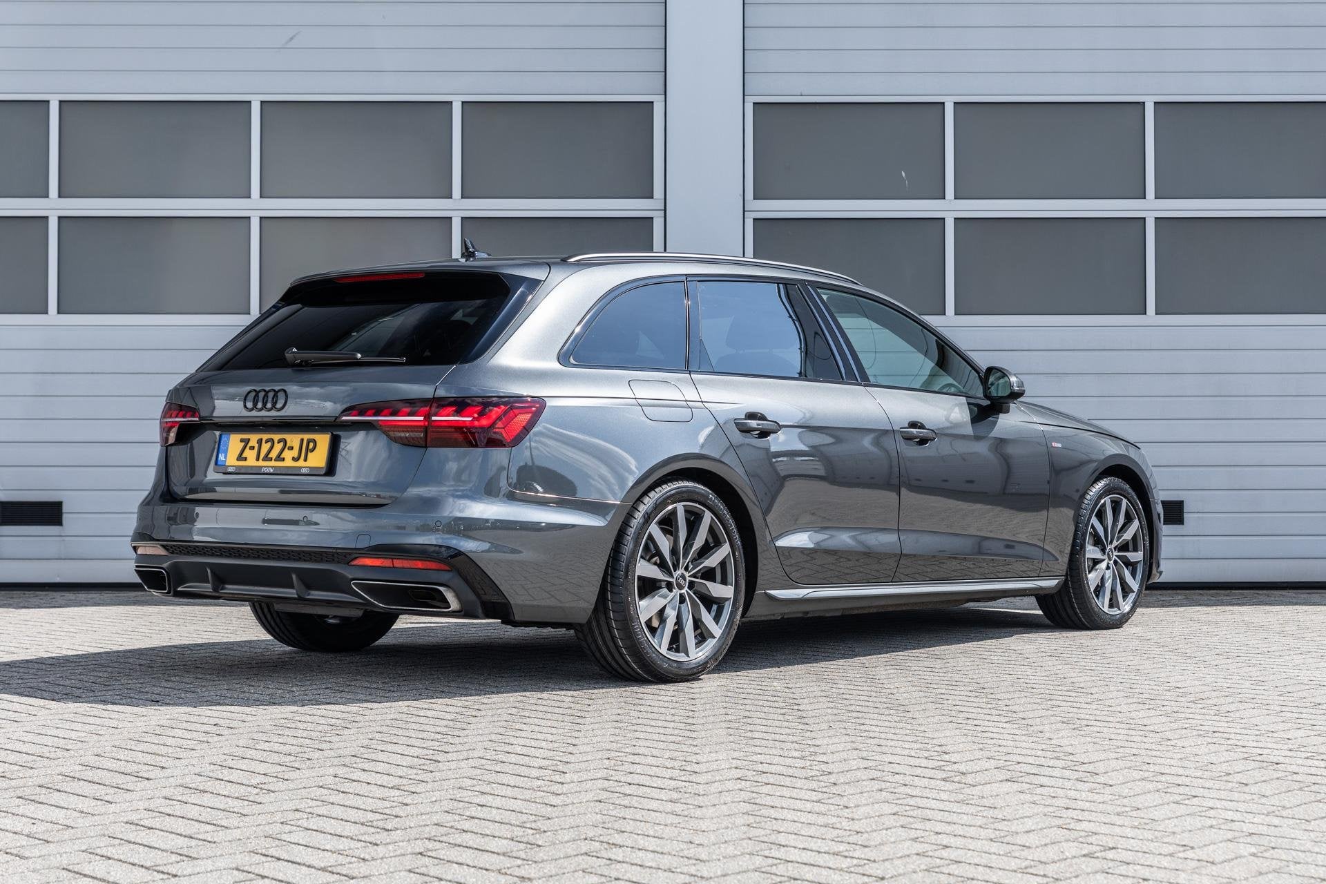 Audi A4 Avant 40 TFSI 204pk S edition Competition | Massages, Auto's, Audi, Gebruikt, 4 cilinders, 1984 cc, Origineel Nederlands