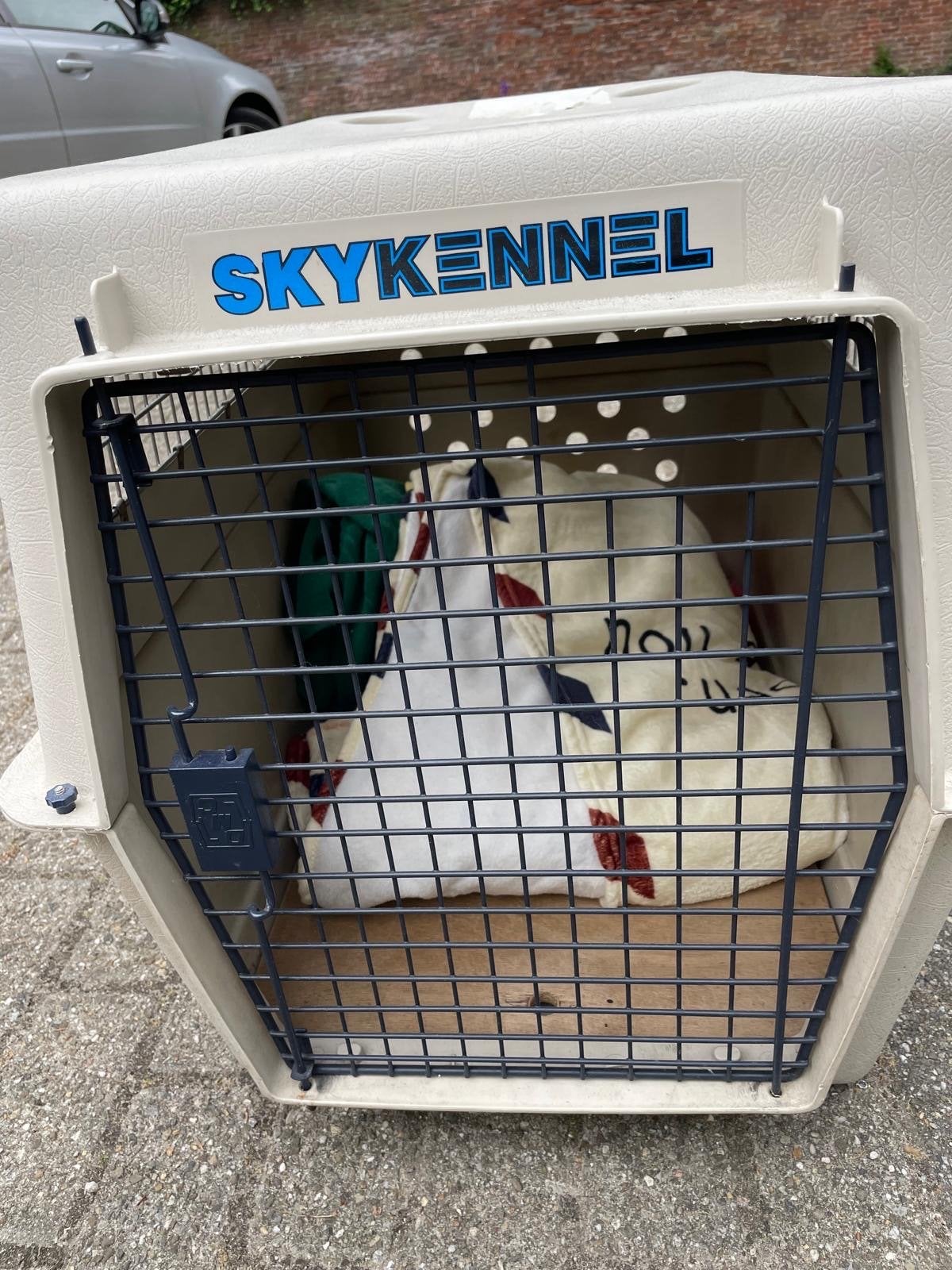 Reisbench Sky kennel, Dieren en Toebehoren, Ophalen, Gebruikt