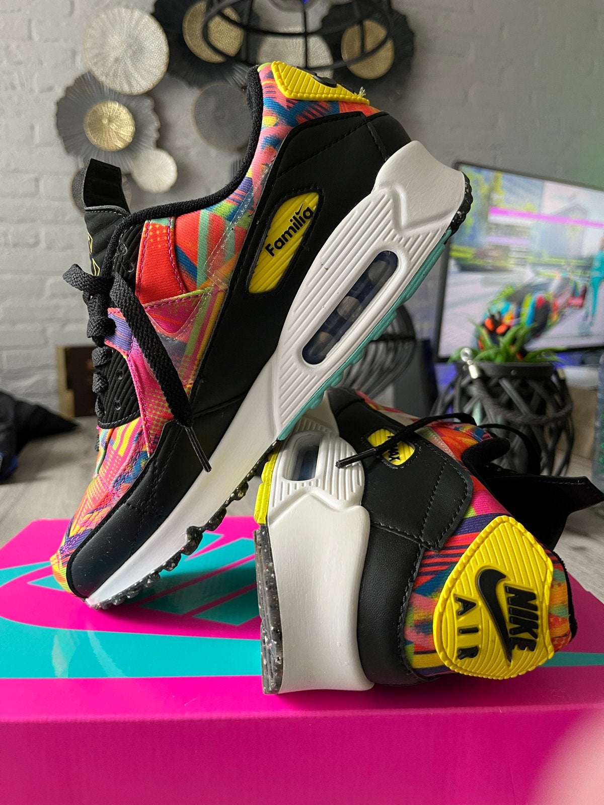 Nike Air Max 90 LHM Familia - maat 42 Multicolor Sneakers, Ophalen, Nieuw, Overige kleuren, Sneakers of Gympen