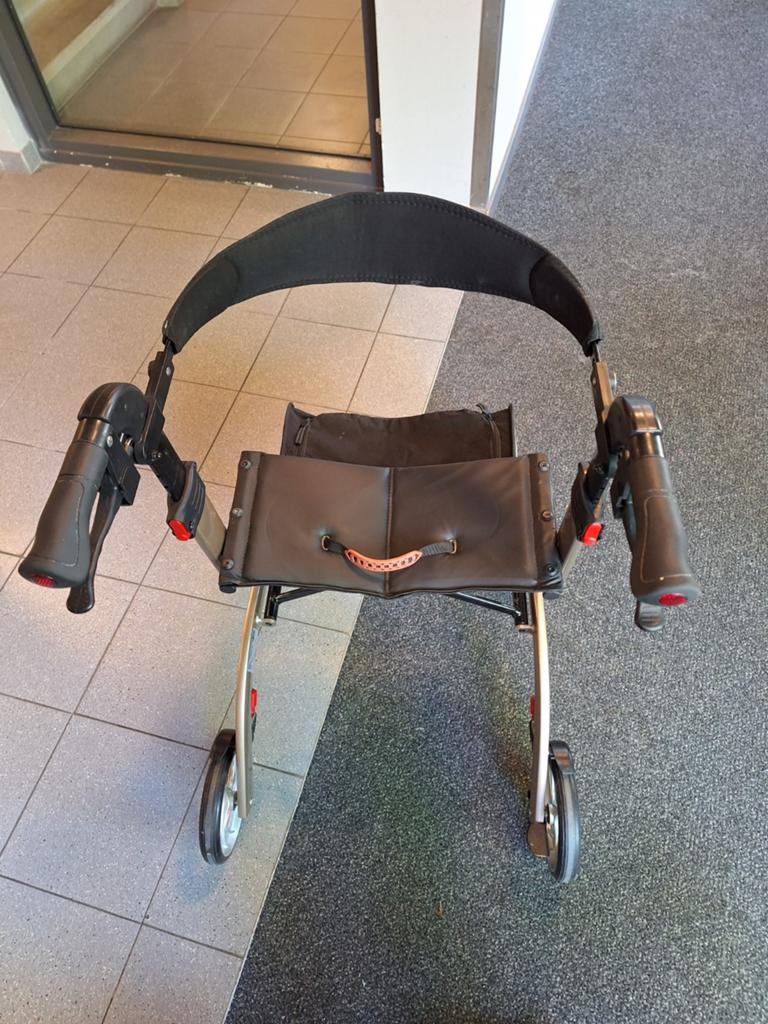 Foto 17 van Rollator lichtgewicht drive/nitro lees beschrijving NWST