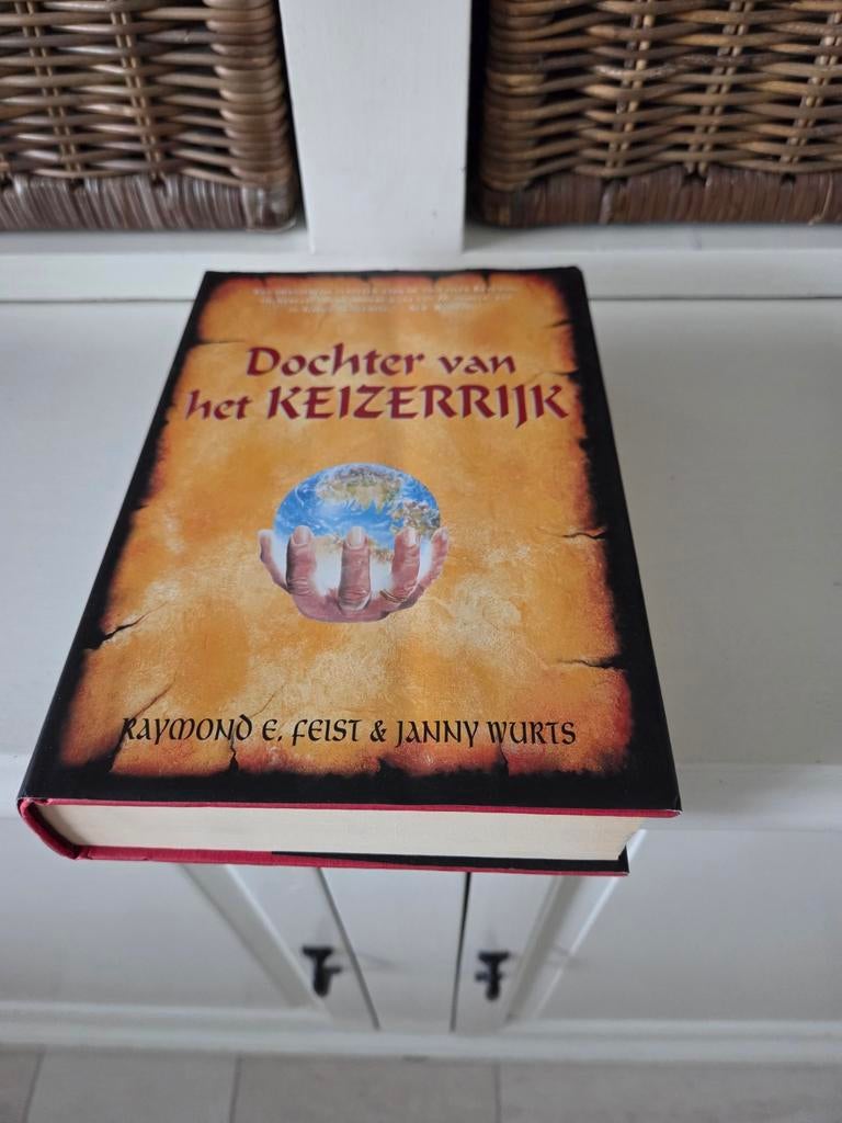 Raymond E Feist en Janny Wurts -  Dochter van het keizerrijk, Ophalen of Verzenden, Gelezen