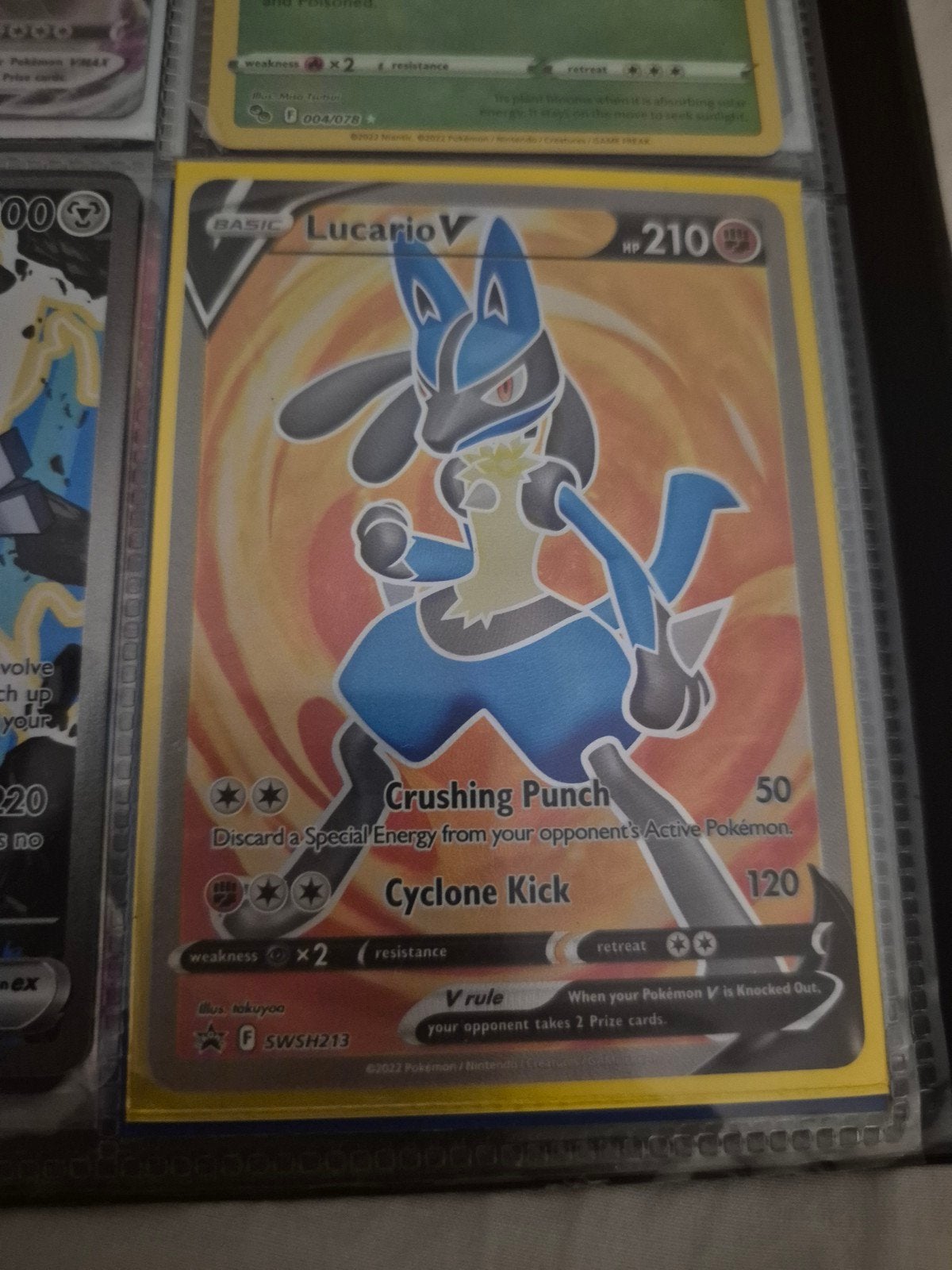 Pokémon Kaart: Lucario V SWSH213 - Zo goed als nieuw, Ophalen of Verzenden, Zo goed als nieuw, Losse kaart, Foil