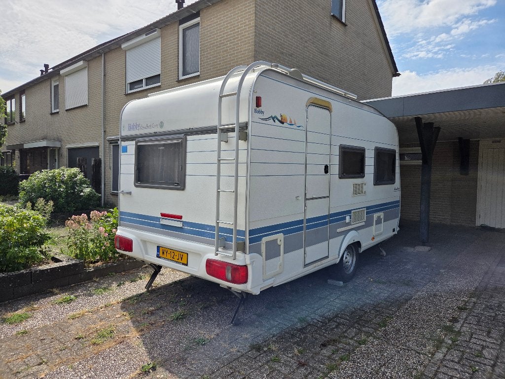 Hobby Excellent Easy caravan 2000 - 4 persoons, Vast bed, Standaardzit, Hobby, 750 - 1000 kg