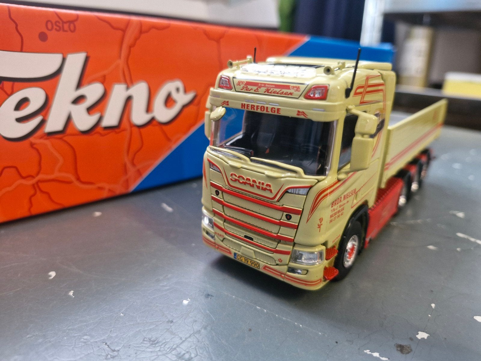 scania nielsen bakwagen tekno, Hobby en Vrije tijd, Modelauto's | 1:50, Ophalen of Verzenden, Zo goed als nieuw, Bus of Vrachtwagen