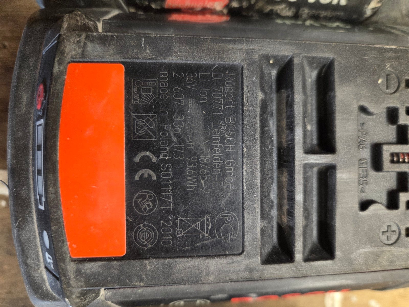 Bosch 36V Accu's en Lader (AL 3640 CV), Ophalen