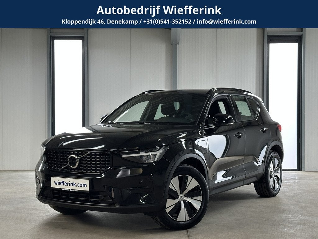 Volvo XC40 1.5 T5 Plug-in hybrid Plus Dark 262 pk | Acc | Me, Auto's, Volvo, 12 maanden, Stof, Zwart, Zwart