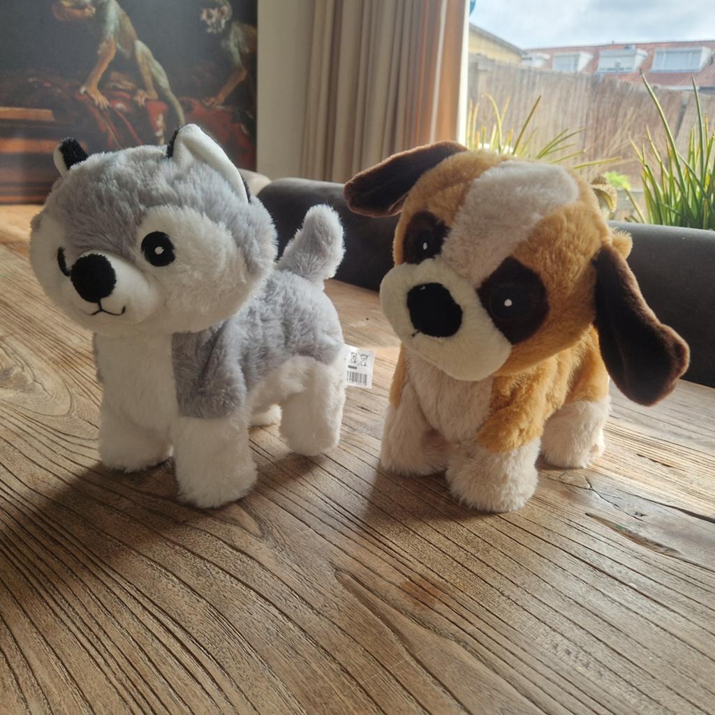 Set van 2 schattige knuffelhonden: Husky en Sint Bernard, Met geluid, Zo goed als nieuw, Middelgroot (20 tot 80 cm), Meerkleurig