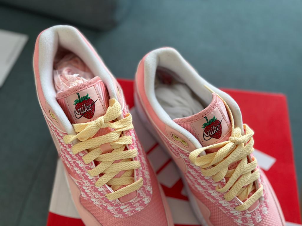 Nike Air Max 1 PRM DS Strawberry maat 44 NIEUW, Kleding | Heren, Schoenen, Ophalen, Nieuw, Overige kleuren, Sneakers of Gympen