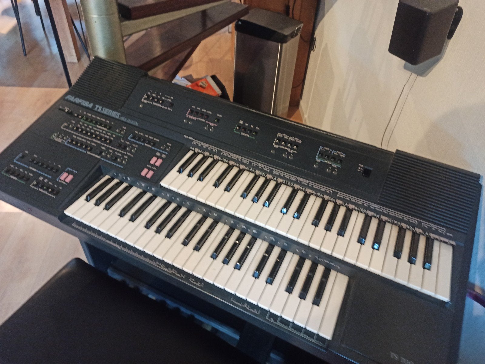 Farfisa TS 700 met pianostoel (bladmuziekhouder defect), Muziek en Instrumenten, Ophalen, Gebruikt, 2 klavieren, Orgel