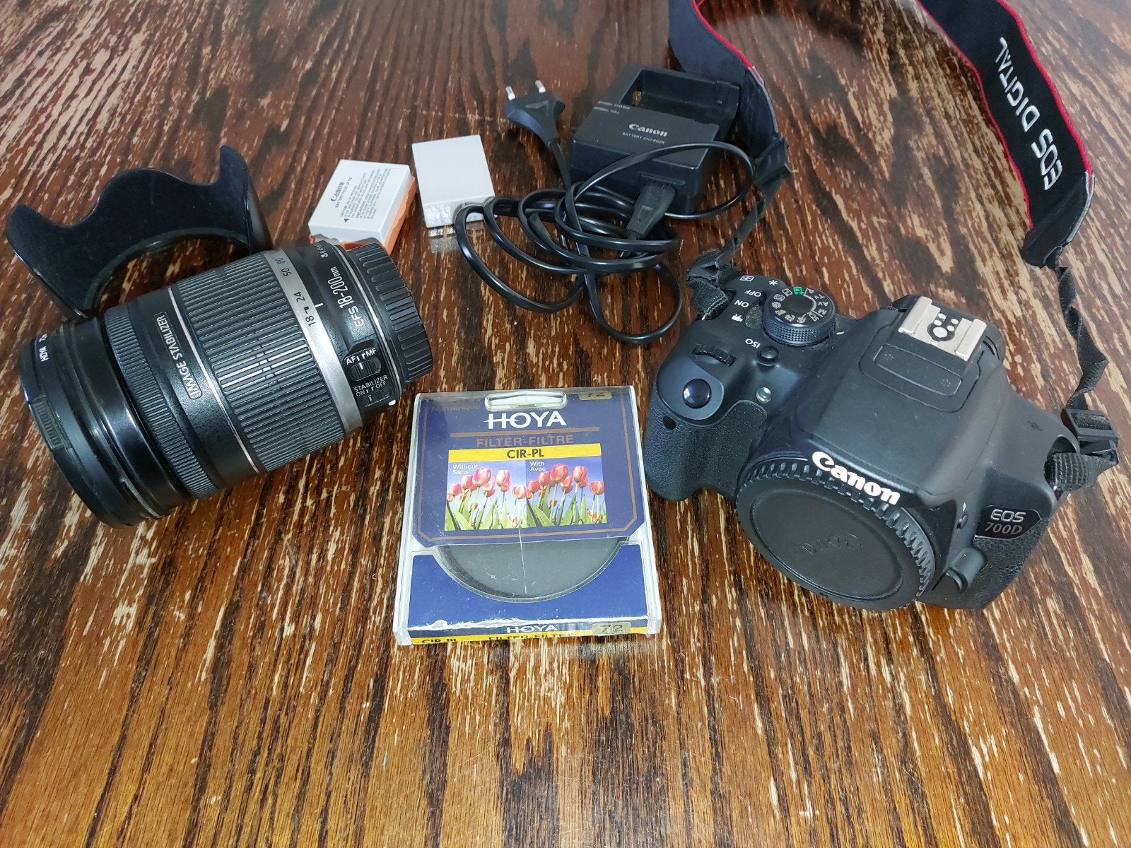 Canon EOS 700D met 18-200mm lens en accessoires, Spiegelreflex, Canon, Ophalen of Verzenden, Zo goed als nieuw