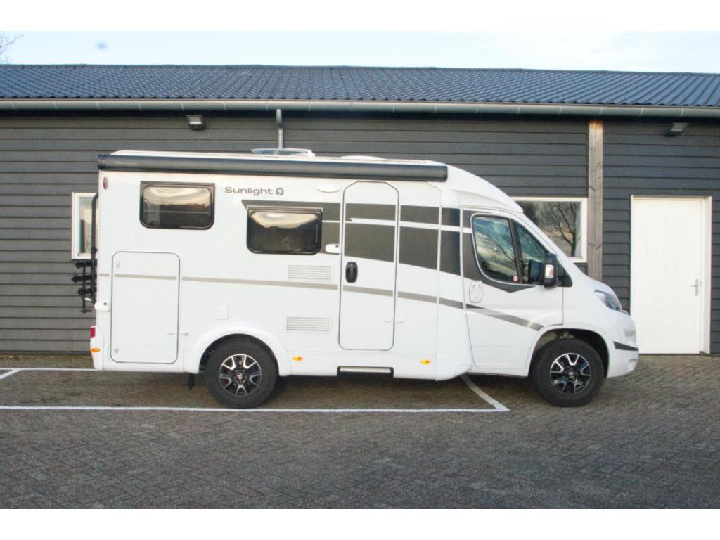 Sunlight V60 compacte camper voor 2-4 personen, Caravans en Kamperen, Campers, Standaard zit, Sunlight, Koelkast, Bedrijf