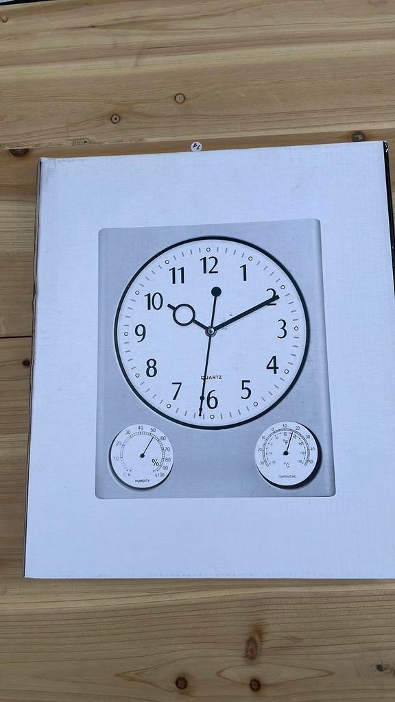 Simpele klok nieuw in doos, Huis en Inrichting, Woonaccessoires | Klokken, Ophalen, Zo goed als nieuw, Wandklok