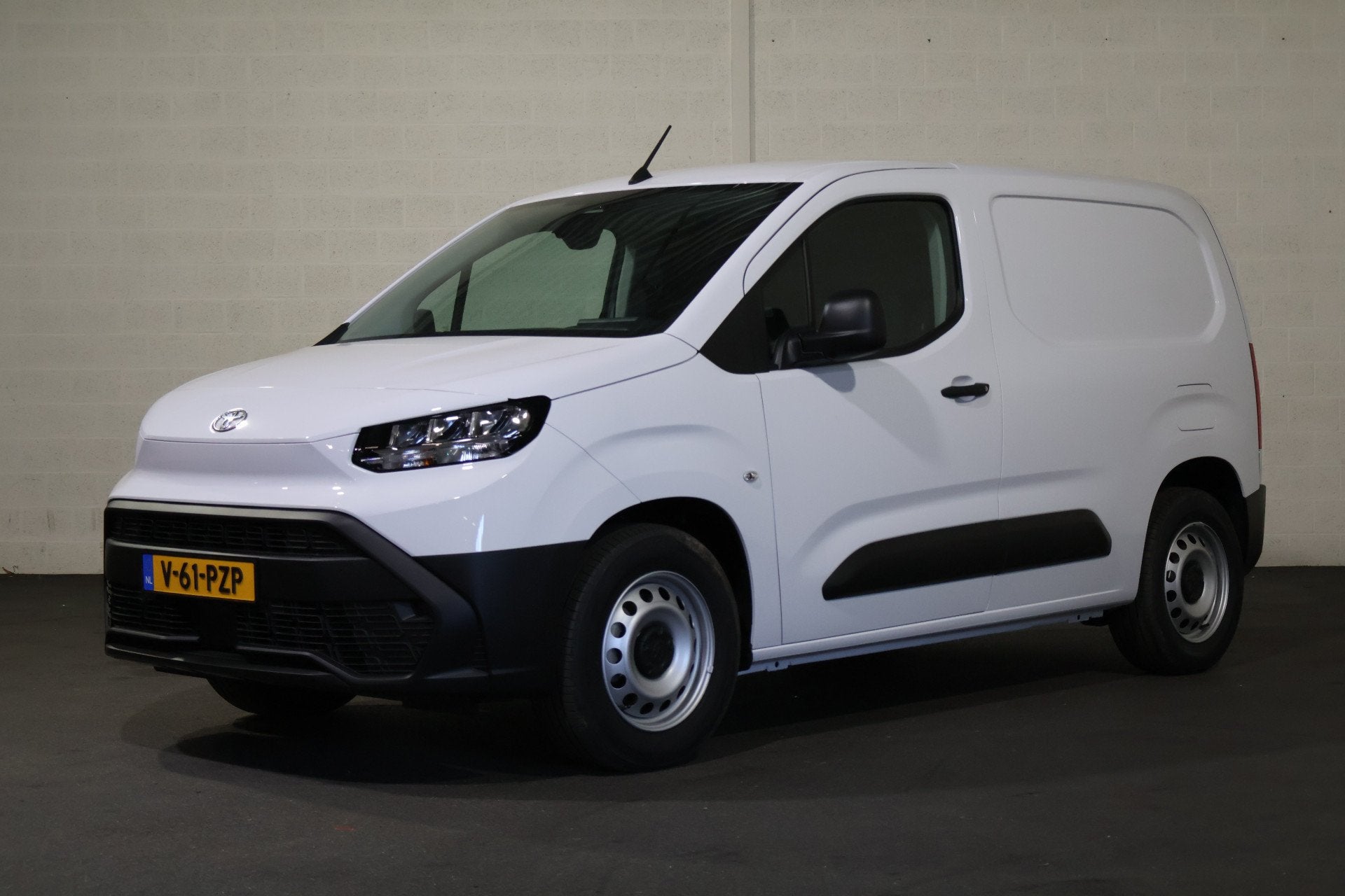Toyota PROACE CITY Electric Comfort L1 50 kWh (bj 2026), 750 kg, 1666 kg, Wit, Toyota