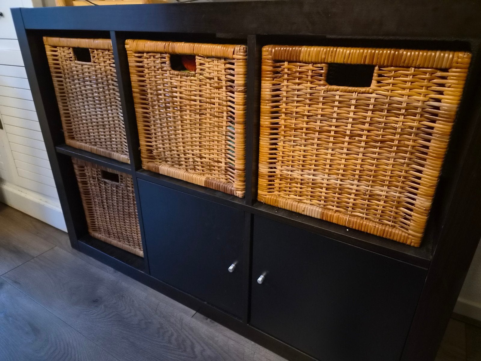 IKEA Kallax kast met deuren en rieten manden, Ophalen, Gebruikt, Minder dan 100 cm, 25 tot 50 cm