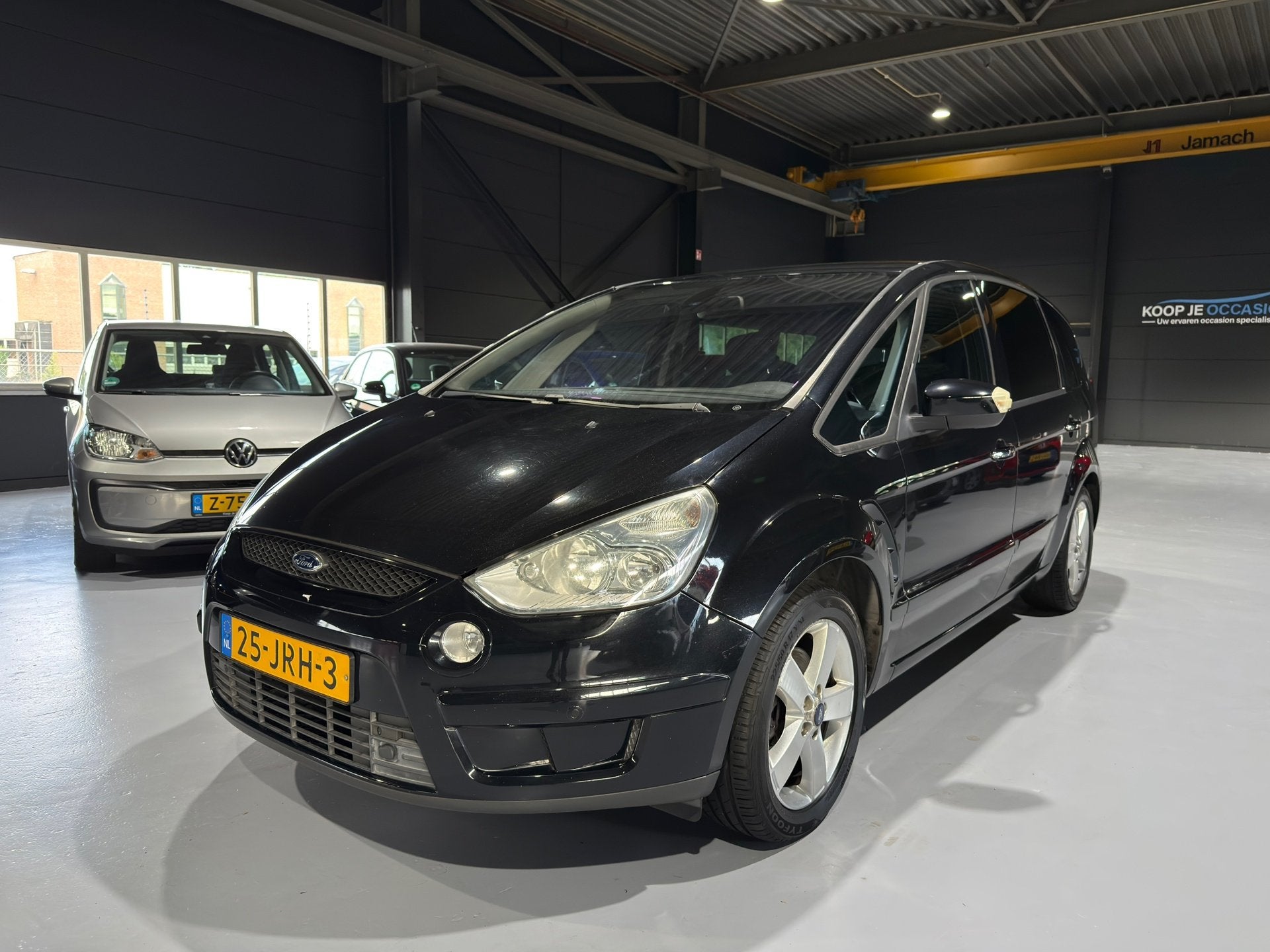 Ford S-Max 2.0 Titanium Dealeronderhouden | PDC |Trekhaak|BT, Voorwielaandrijving, Dealer onderhouden, Gebruikt, Zwart