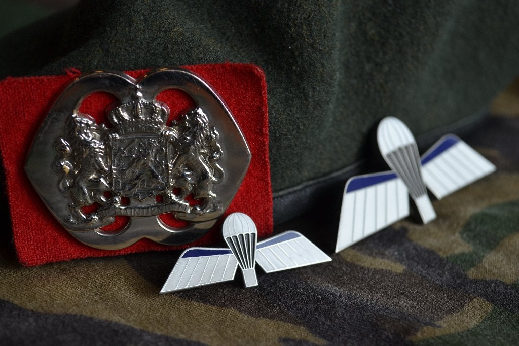 Miniatuur metalen parawing B gala, Verzamelen, Ophalen of Verzenden, Landmacht, Nederland, Lintje, Medaille of Wings