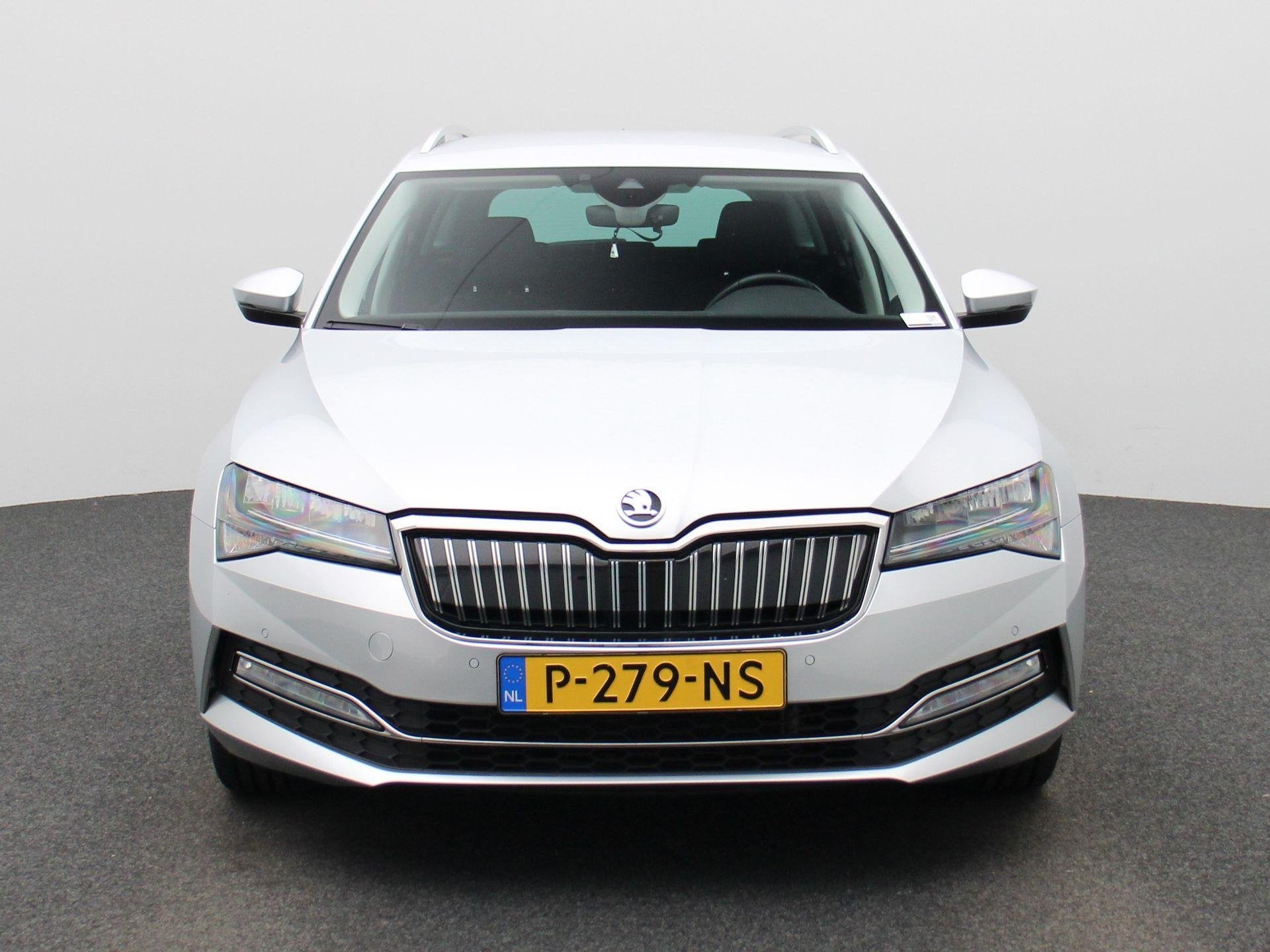 Skoda Superb Combi 1.4 TSI iV Business Edition Plus | Stoelv, Auto's, Stof, Gebruikt, 4 cilinders, 1600 kg