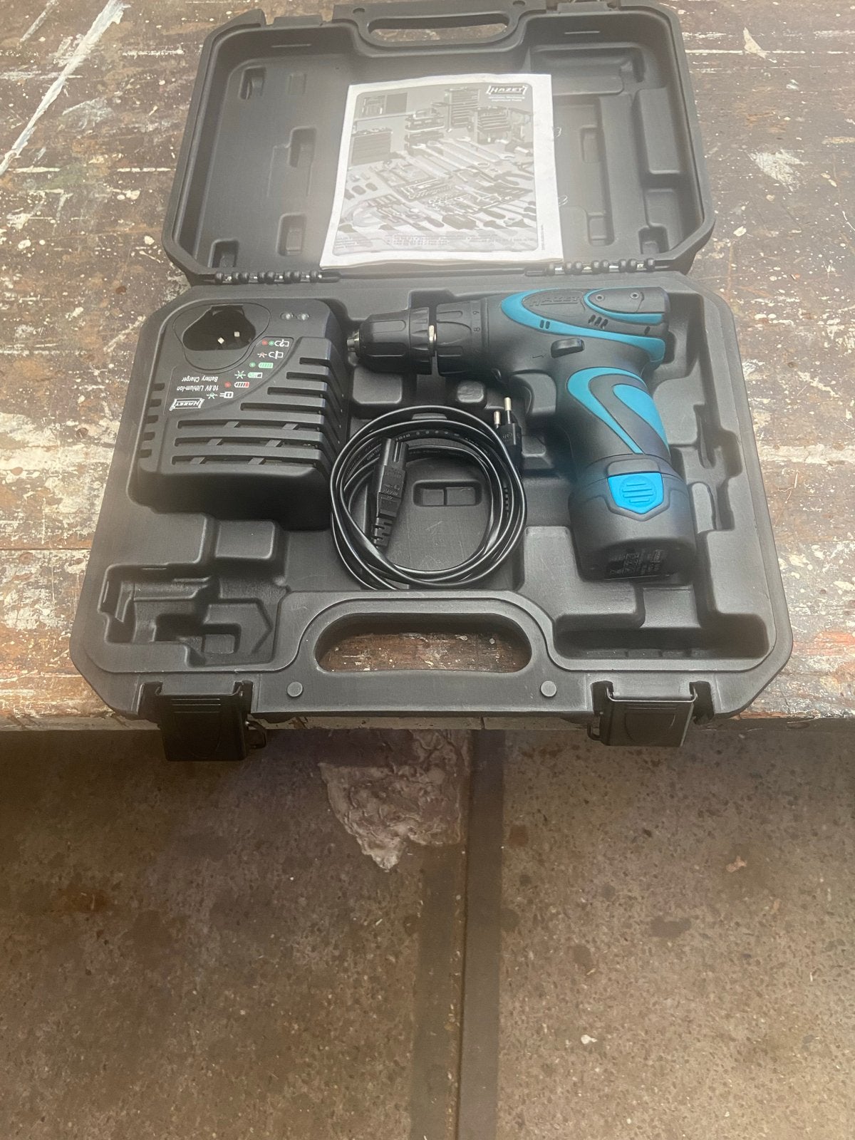 Boor- en Schroefmachine met oplader en koffer, Doe-het-zelf en Verbouw, Ophalen of Verzenden, Zo goed als nieuw, Boor- en Schroefmachine