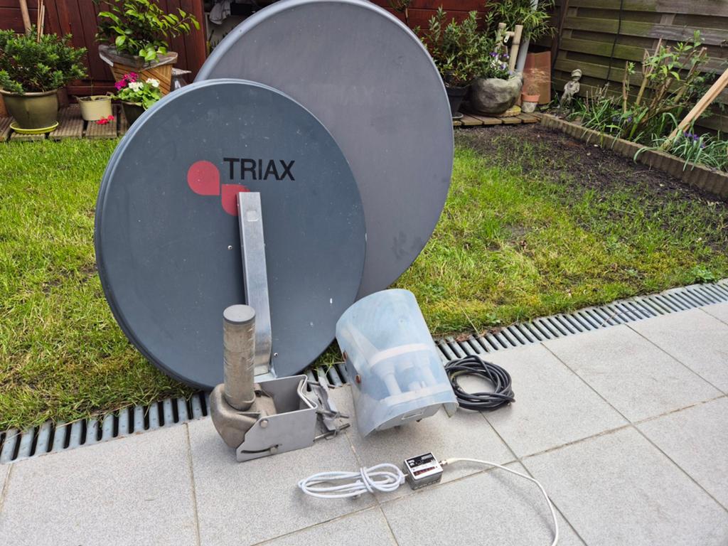 Satelliet schotels compleet goed werkende, Ophalen