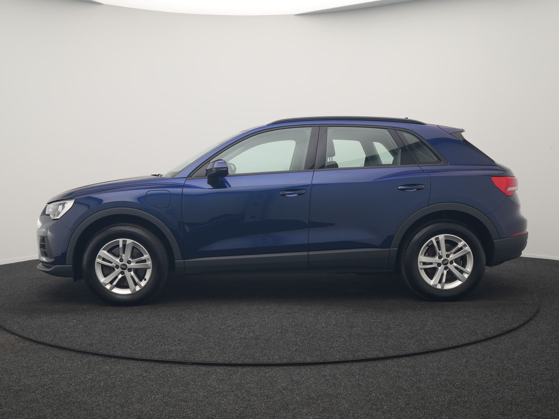 Foto 2 van Audi Q3 45 TFSI e edition PHEV 245pk Dealer O.H | Trekhaak a