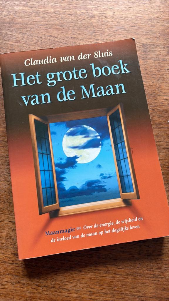 Het grote boek van de Maan - Claudia Van der Sluis, Boeken, Esoterie en Spiritualiteit, Achtergrond en Informatie, Zo goed als nieuw