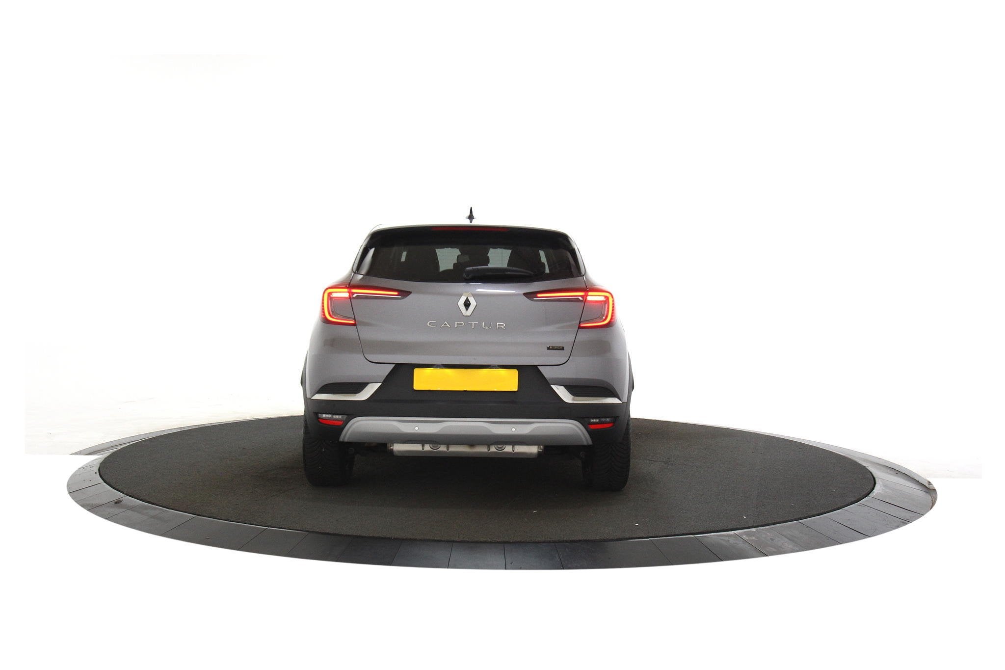 Renault Captur 1.6 E-Tech Plug-in Hybrid 160 Techno Bi-Tone, Parkeercamera, Gebruikt, 750 kg, 160 pk