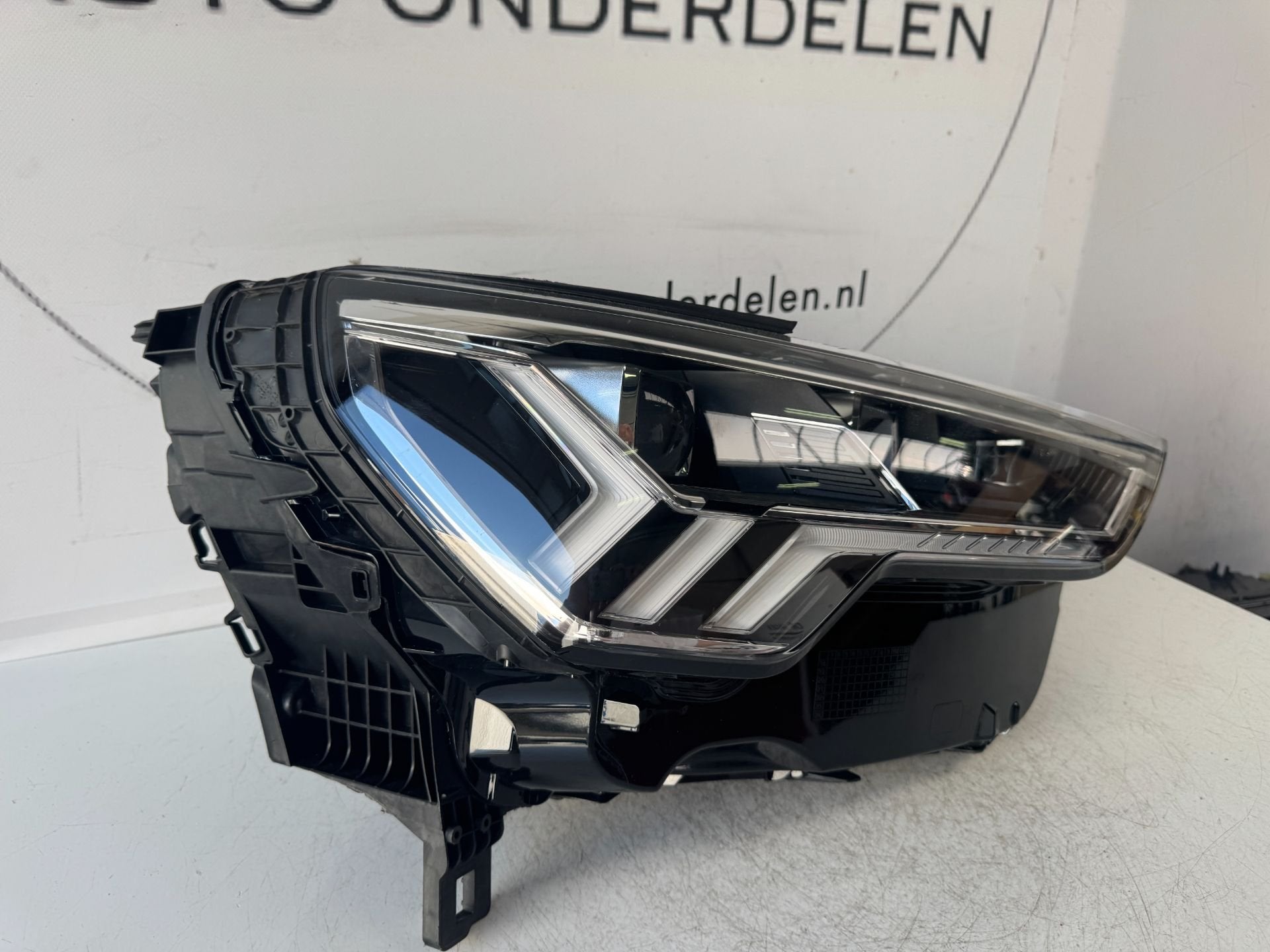 AUDI Q3 SQ3 F3 83A VOL LED KOPLAMP LINKS 83A941034, Gebruikt, AUDI AG, Auto-Union-Strasse 1
85045  Ingolstadt, DE, Kundenbetreuung@audi.de