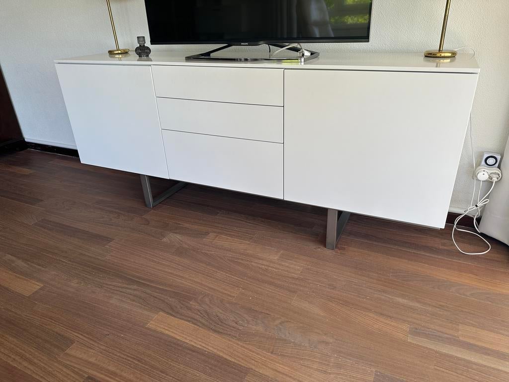 Modern dressoir op RVS onderstel, Ophalen, Overige materialen, 150 tot 200 cm, Zo goed als nieuw