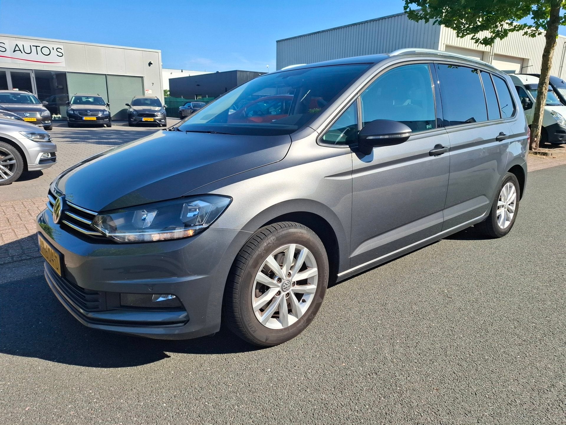 Volkswagen Touran 1.6 TDI SCR Comfortline Business AUTOMAAT/, Gebruikt, 4 cilinders, 23 km/l, Origineel Nederlands
