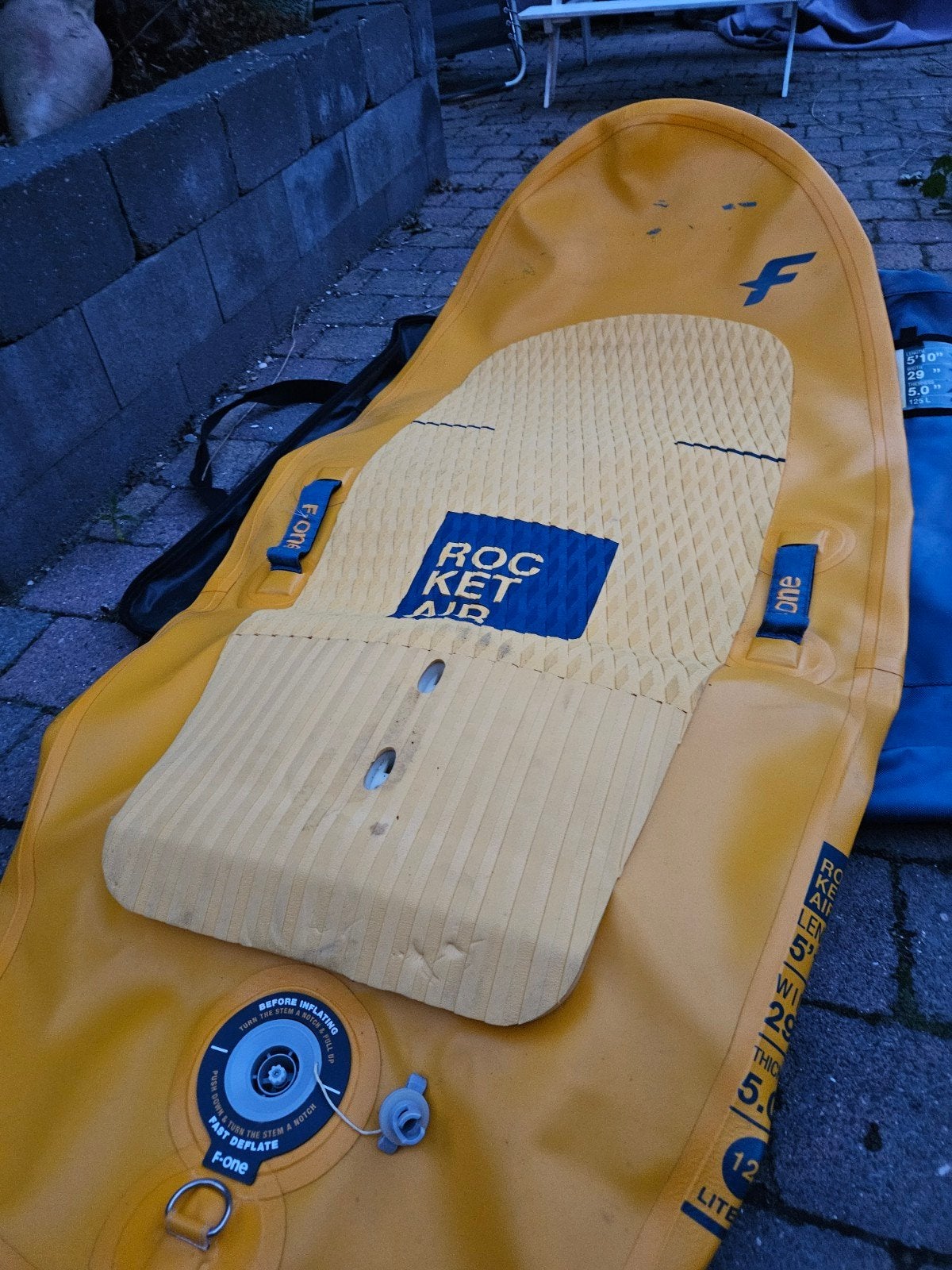 F-One Rocket Air 5'10" Opblaasbaar Foilboard, Ophalen, Gebruikt, Overige typen, Met draagtas